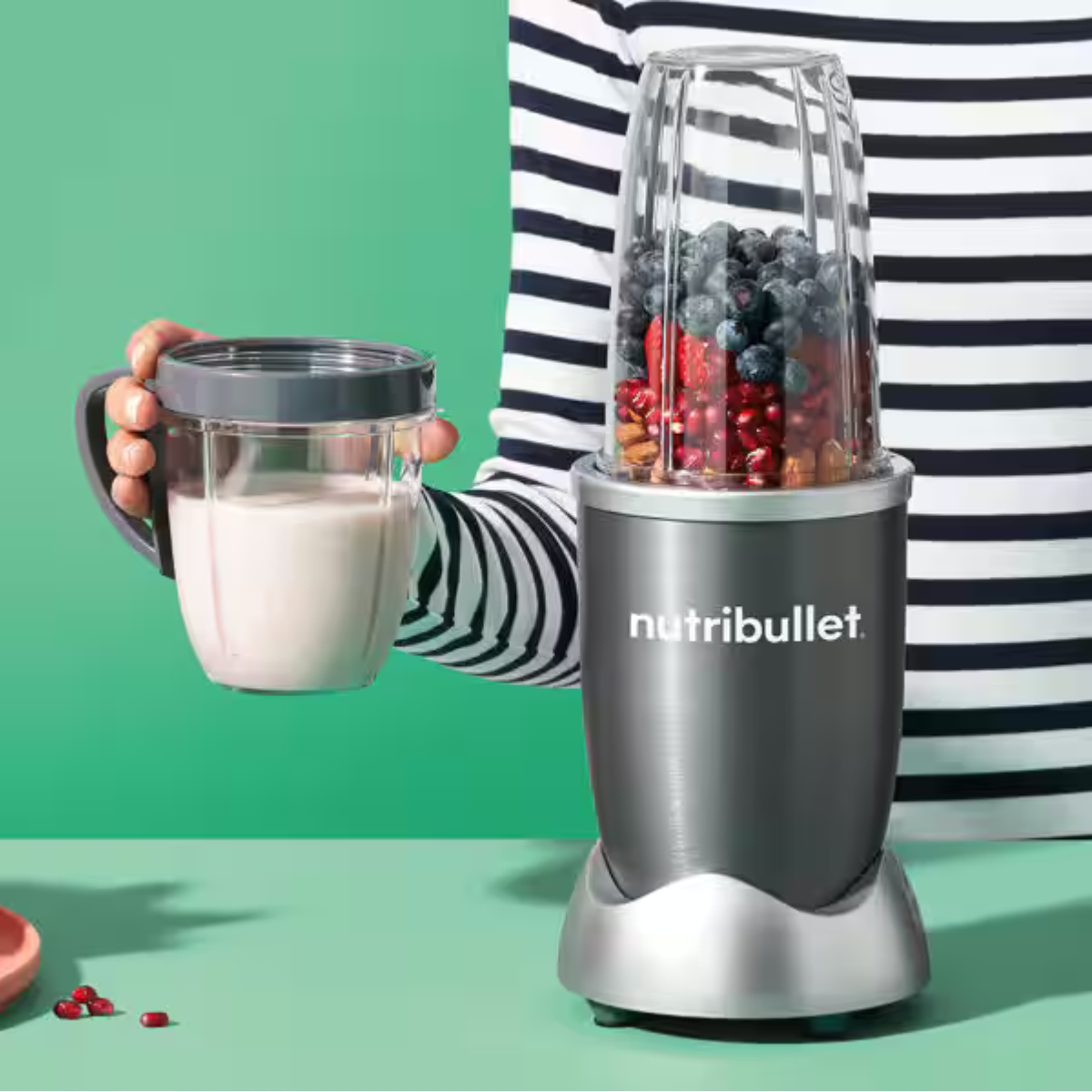 Blender și Storcător NutriBullet 600W – Smoothie-uri Sănătoase în Câteva Secunde | Putere + Accesorii Incluse