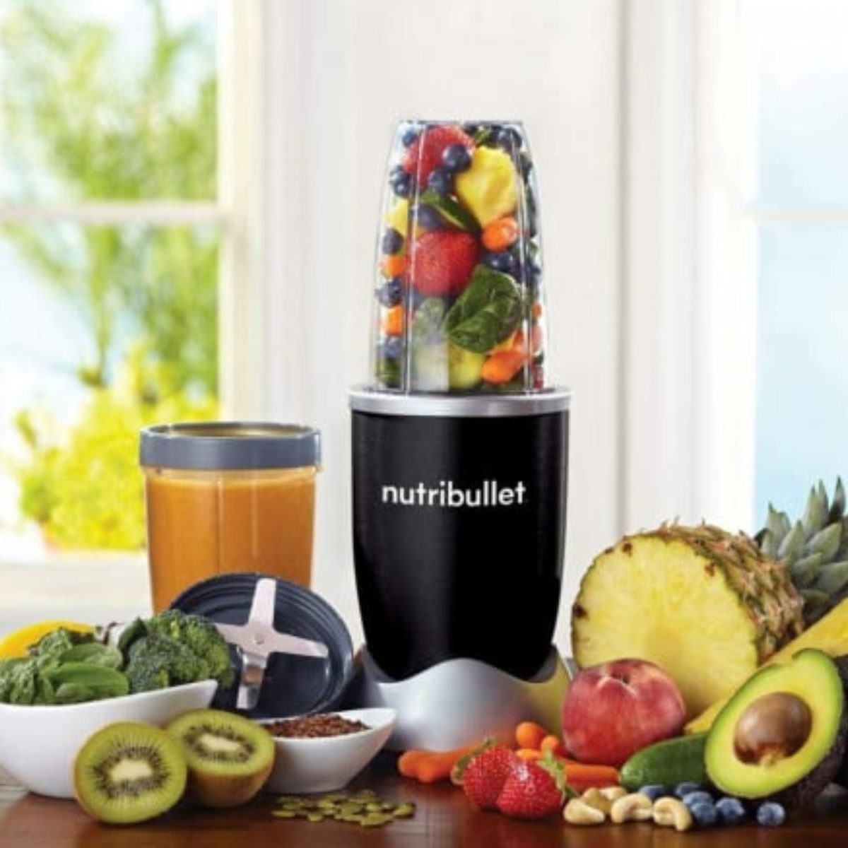 Blender și Storcător NutriBullet 600W – Smoothie-uri Sănătoase în Câteva Secunde | Putere + Accesorii Incluse